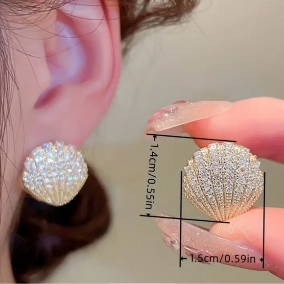 Gold Plated Shell Shape Simulated Diamonds Earrings Luxury, Glamorous Earrings - Picture 4 of 8